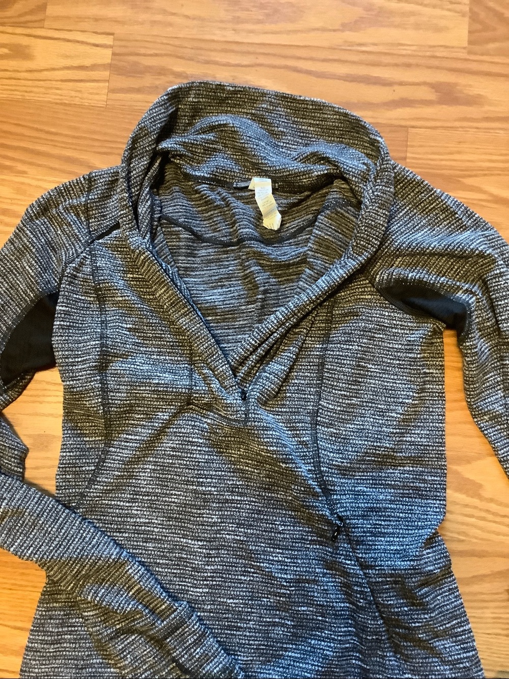 lululemon athletica pullover - Picture 3 of 6